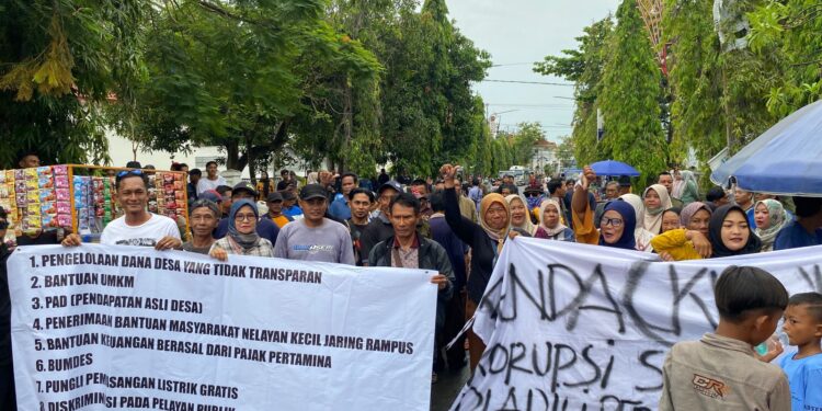 Unjuk Rasa di Pendopo, Ratusan Warga Desa Majakerta Tuntut Kades Dicopot, Dicap Arogan dan Korup
