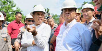 KDM Tinjau Lokasi Longsor Tambang Gunung Kuda, Beri Santunan untuk Keluarga Korban