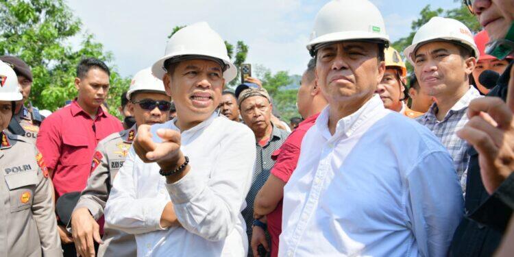 KDM Tinjau Lokasi Longsor Tambang Gunung Kuda, Beri Santunan untuk Keluarga Korban