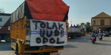 Demo ODOL, Jalur Pantura Cirebon Lumpuh Total