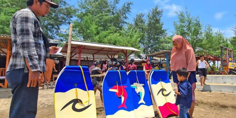 Desa Wisata Pantai Tirta Ayu Raih Penghargaan Green World Award