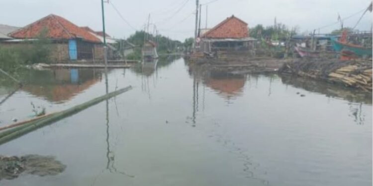 Desa Ambulu Terancam Tenggelam dan Hilang dari Peta