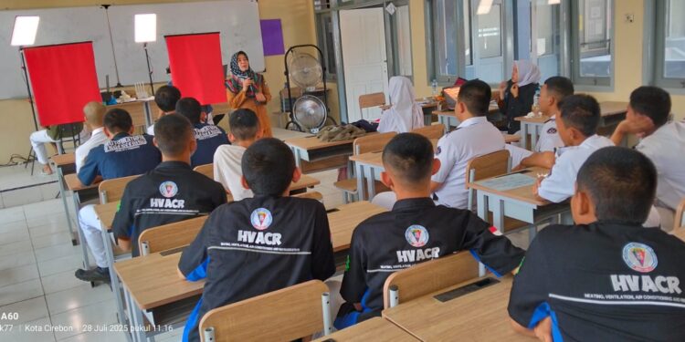 Perekaman KTP Pemula, Disdukcapil Kota Cirebon Jemput Bola ke Sekolah-sekolah