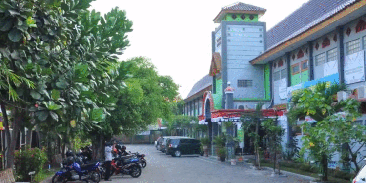 SMPN 5 Kota Cirebon Klarifikasi Pengadaan Seragam Sekolah Senilai  Rp2.255.000
