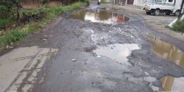 Jalan Poros Sumber – Tengahtani Rusak Parah