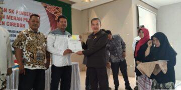 SK dan Akta Pendirian Kopdes Merah Putih di Kabupaten Cirebon Dibagikan