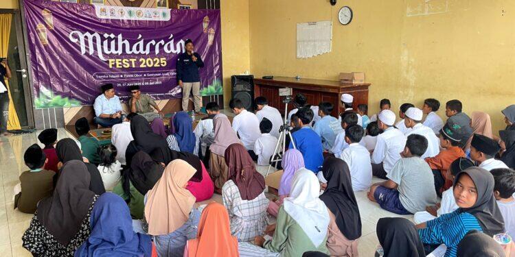 Bulan Muharram, Pemdes dan Karang Taruna Desa Munjul Berikan Santunan Anak Yatim