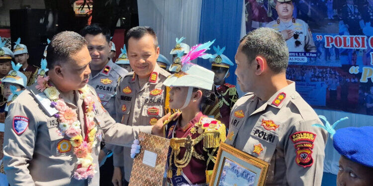 Tampil Memukau Dihadapan Presiden, Korlantas Polri Serahkan Penghargaan kepada Polisi Cilik Dermayu