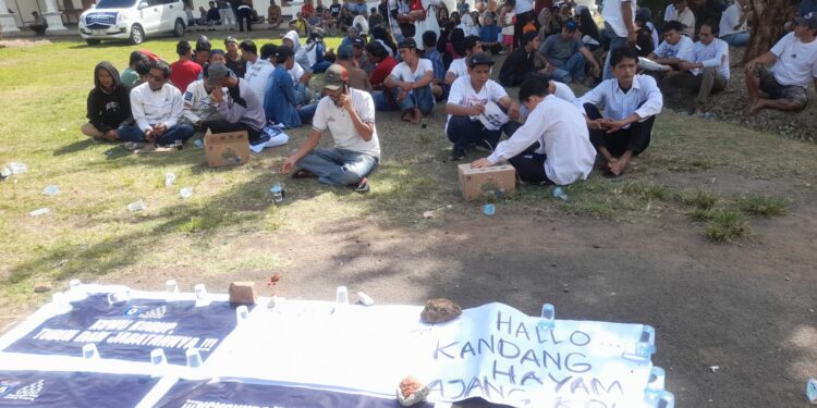 Warga Sindang Kempeng Geruduk Kantor Desa, Desak Kuwu Mundur dan Usut Dugaan Korupsi
