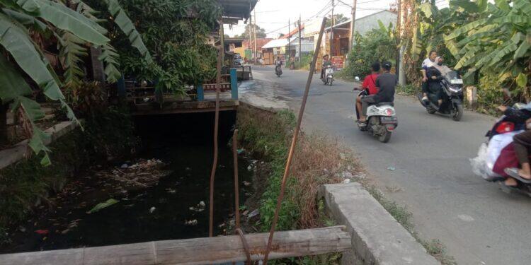 Bangli Tumbuh Subur di Atas Saluran Air, Pemdes Setempat Tutup Mata