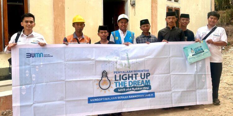 PLN ULP Sumber Hadirkan Listrik Gratis untuk Masjid Miftahul Ulum Lewat Program Light Up The Dream