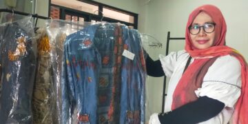 Ayank R Sambara, Pelopor Fashion Daur Ulang dari Majalengka 