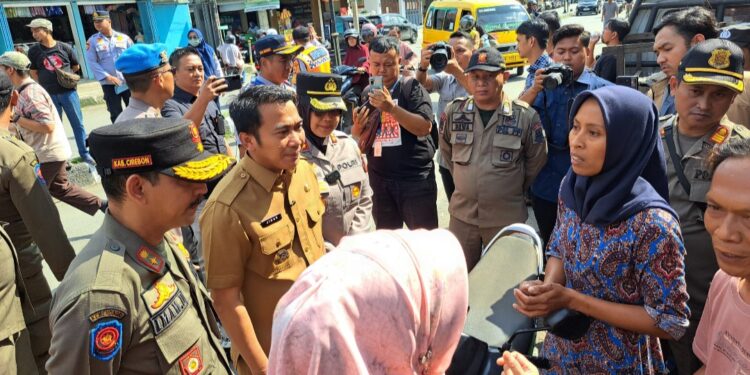 Forkompimda Tertibkan PKL, Parkir Liar dan Gepeng di Kawasan Wisata Batik Trusmi