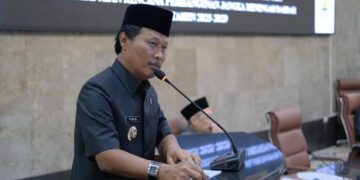 Walikota Cirebon: Tidak Ada Paksaan Beli Seragam di Sekolah 