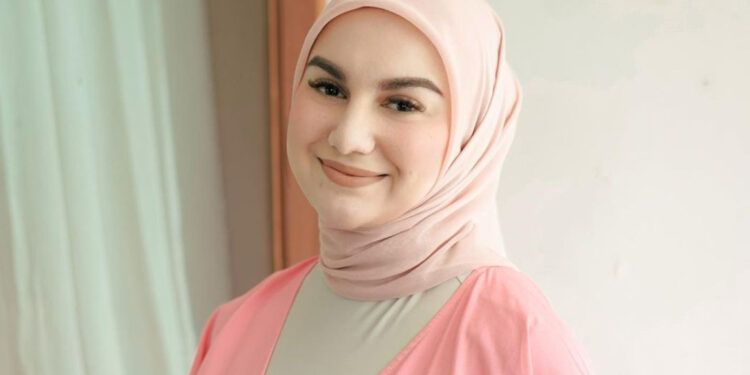 Irish Bella Artis Cantik Asal Cirebon Keturunan Belgia