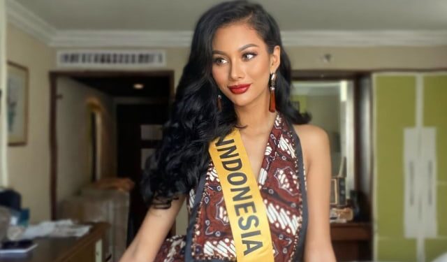 Modeling Aura Kharisma