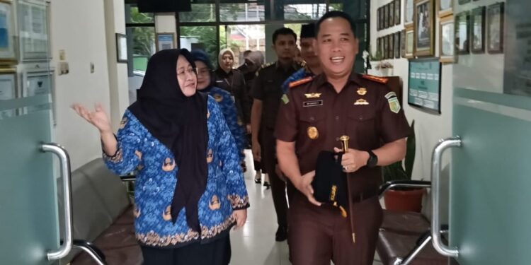 Kadisdik Kota Cirebon Bantah Adanya Pungutan Seragam Sekolah