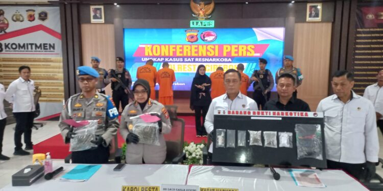 Polresta Cirebon Amankan 1,7 Kilogram Ganja Siap Edar