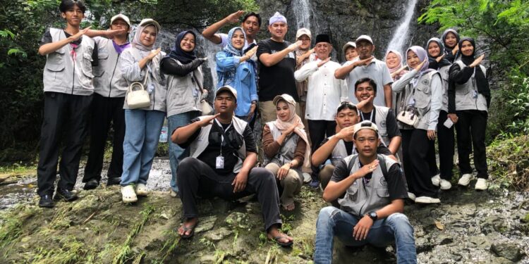 Mahasiswa KKM UMC Inisiasi Revitalisasi Curug Nyandung Desa Cimenga sebagai Destinasi Wisata Baru di Darma Kuningan