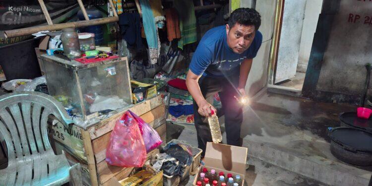 Jelang HUT RI, Polresta Cirebon Sita Ribuan Botol Miras Jenis Ciu