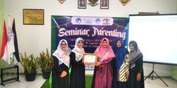 Jamiyyah KB/TK Islam Al Azhar 3 Cirebon Menggelar Seminar Parenting dengan Tema “Membasuh Luka, Meraih Cinta”
