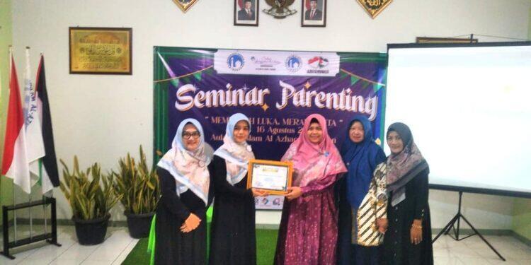Jamiyyah KB/TK Islam Al Azhar 3 Cirebon Menggelar Seminar Parenting dengan Tema “Membasuh Luka, Meraih Cinta”
