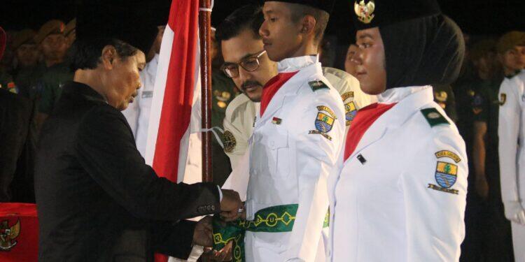 Wali Kota Cirebon Effendi Edo Kukuhkan Anggota Paskibraka 2025