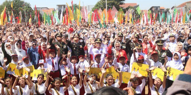 Wali Kota Cirebon Kagum oleh Tari Kolosal dari Ribuan Pelajar