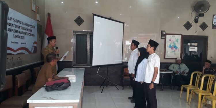 Pemdes Trusmi Wetan Gelar Rotasi dan Pengambilan Sumpah Perangkat yang Baru