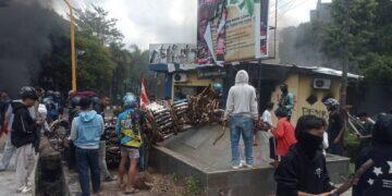 Unjuk Rasa di Kabupaten Cirebon Ricuh, Kapolresta Cirebon Imbau Massa Tahan Diri