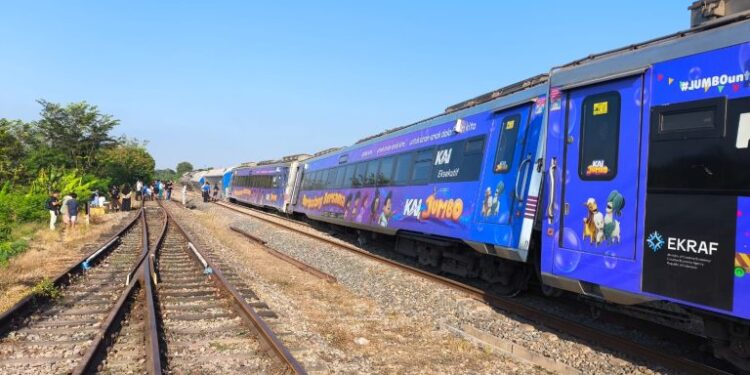 Argo Bromo Anggrek Anjlok, Jalur Kereta Jakarta–Cirebon Dialihkan Sementara, KAI Siapkan Bus untuk Penumpang