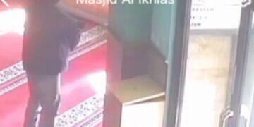 Pembobol Kotak Masjid Al Ikhlas Terekam CCTV