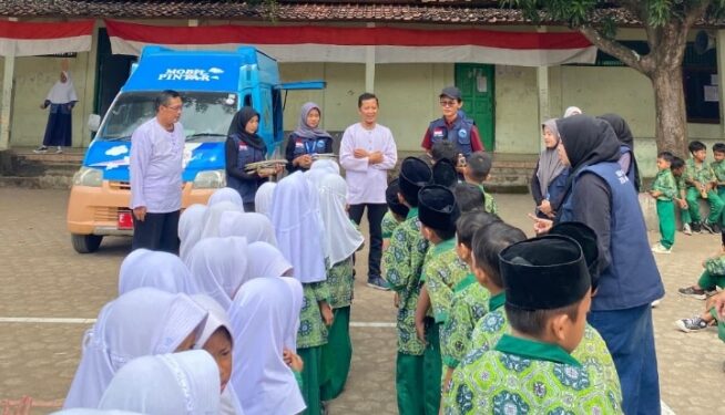 KKN Kelompok 17 UIN SSC Hadirkan Perpustakaan Keliling untuk Tingkatkan Minat Baca Siswa MI Nurul Huda Desa Munjul