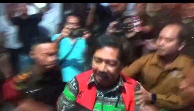 Jadi Tersangka, Irawan Masih Terima Gaji 50 Persen 