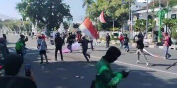 Setelah Melakukan Aksi di Sumber, Massa Pendemo Menuju Mako Brimob dan DPRD Kota Cirebon 