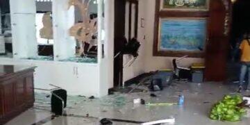 Kantor DPRD Kota Cirebon Dirusak Massa, Ada Penjarah Terekam CCTV