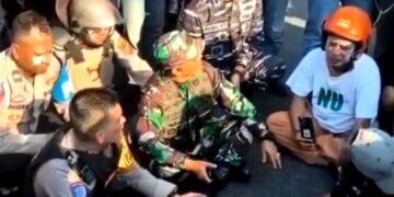 Danrem, Dandim, Dan Lanal dan Kapolres Ciko Temui Pendemo di Depan Masjid At Taqwa 