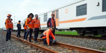 Manajemen Daop 3 Cirebon Lakukan Pemeriksaan Lintas Jalan Kaki 