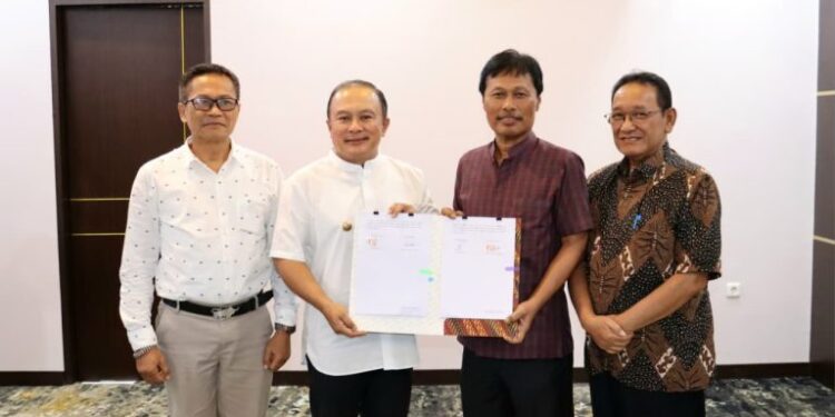 Teken MoU, Pemkot Cirebon dan Pemkab Kuningan Sepakat Komitmen Penyediaan Air Bersih 