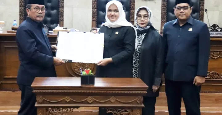 Gelar Rapat Paripurna, DPRD Kabupaten Cirebon Sahkan Raperda Pengarusutamaan Gender