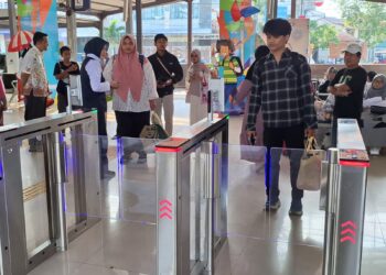 Begini Cara Menggunakan Teknologi Face Recognition Boarding Gate (FR) di Stasiun Cirebonprujakan