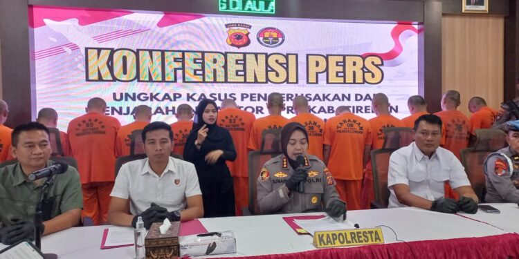 Polresta Cirebon Amankan 28 Orang Tersangka Penjarahan Gedung DPRD
