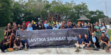 Santika Sahabat Bumi Kumpulkan Sampah di Lingkungan Goa Sunyaragi