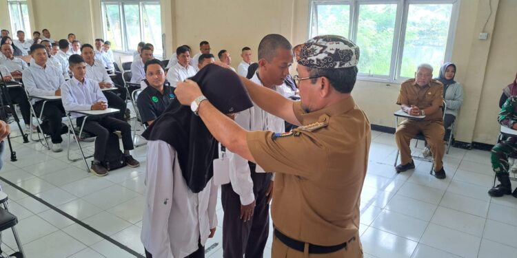 Tekan Pengangguran di Cirebon, Bupati Imron Buka Pelatihan Kompetensi DBHCHT