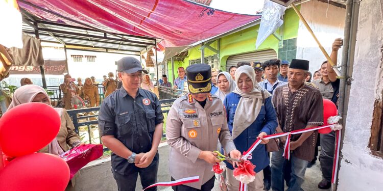 Peringati Hari Jadi Ke-77 Polwan, Polresta Cirebon Resmikan Rumah Milik Warga Trusmi Kulon 