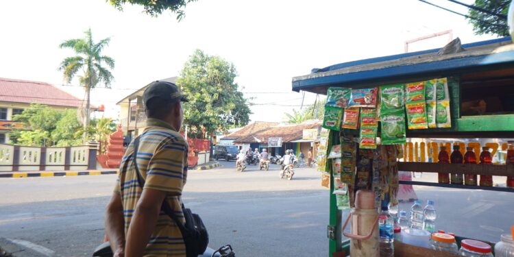 Akibat Demo, Pedagang di Sumber Keluhkan Sepi Pembeli 