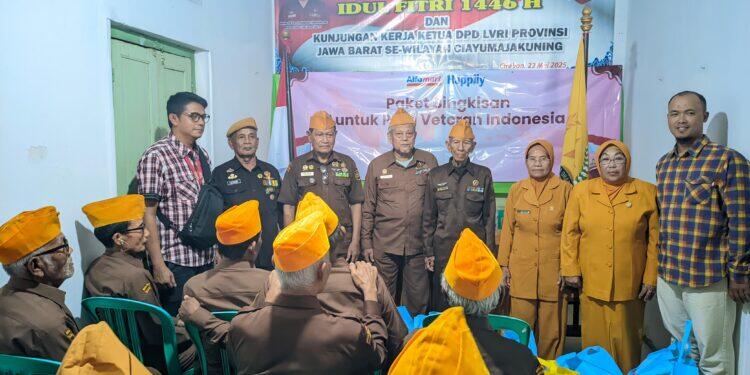 Alfamart dan Happily Salurkan Bantuan Paket Sembako untuk Veteran di 10 Kota