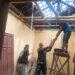 Babinsa Kesenden Dampingi Pembongkaran Rumah Warga dalam Program Rutilahu 2025