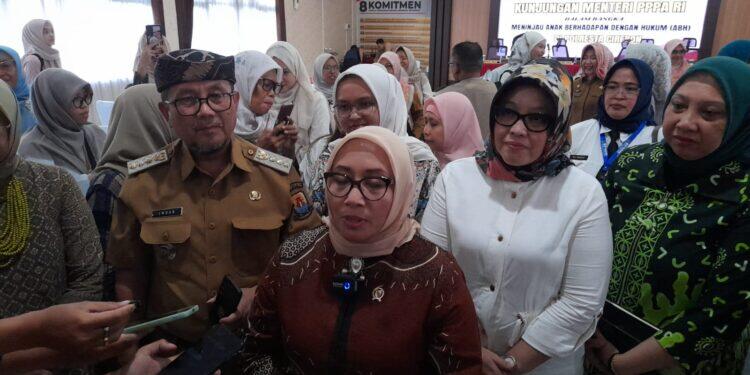Kementerian PPPA Kunjungi Polresta Cirebon, Tinjau Anak Berhadapan dengan Hukum Pasca Demo