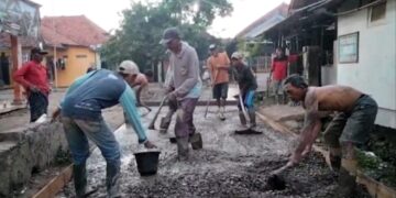 Pemdes Japura Lor Tingkatkan Jalan Lingkungan
